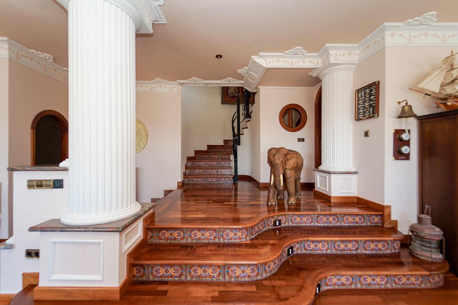 4 bedroom Villa for sale in Arguineguin with pool garage - € 1,050,000 (Ref: 8696367)