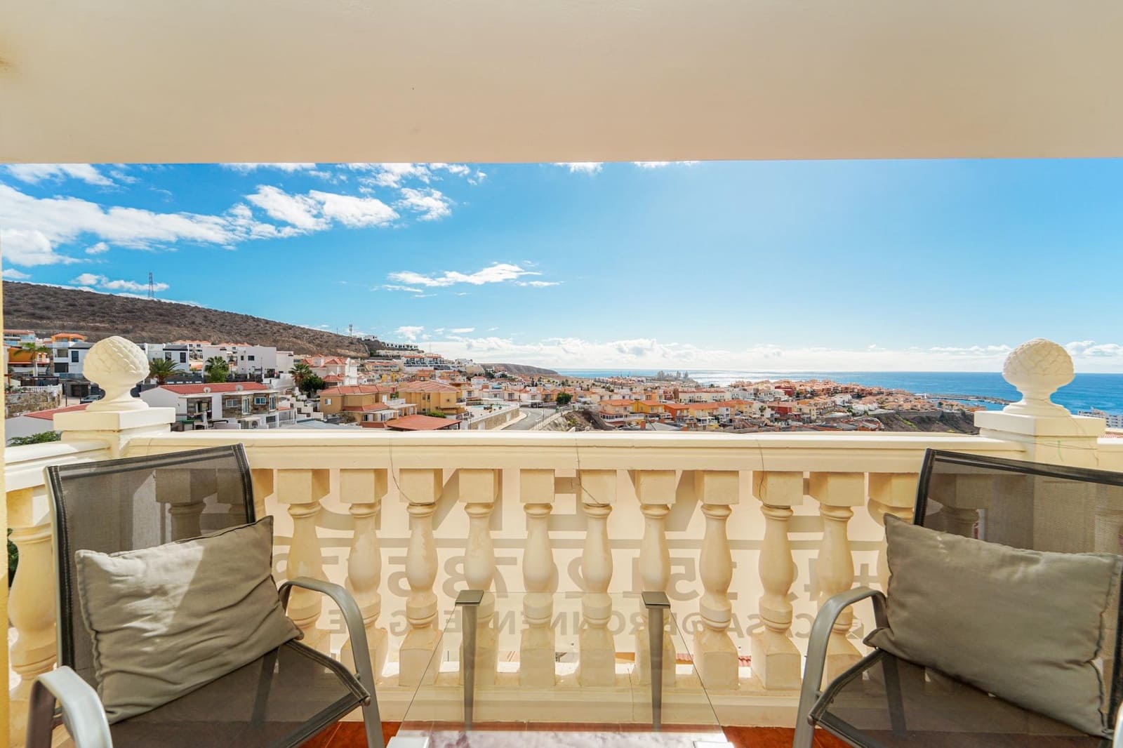 4 bedroom Villa for sale in Arguineguin with pool garage - € 1,050,000 (Ref: 8696367)