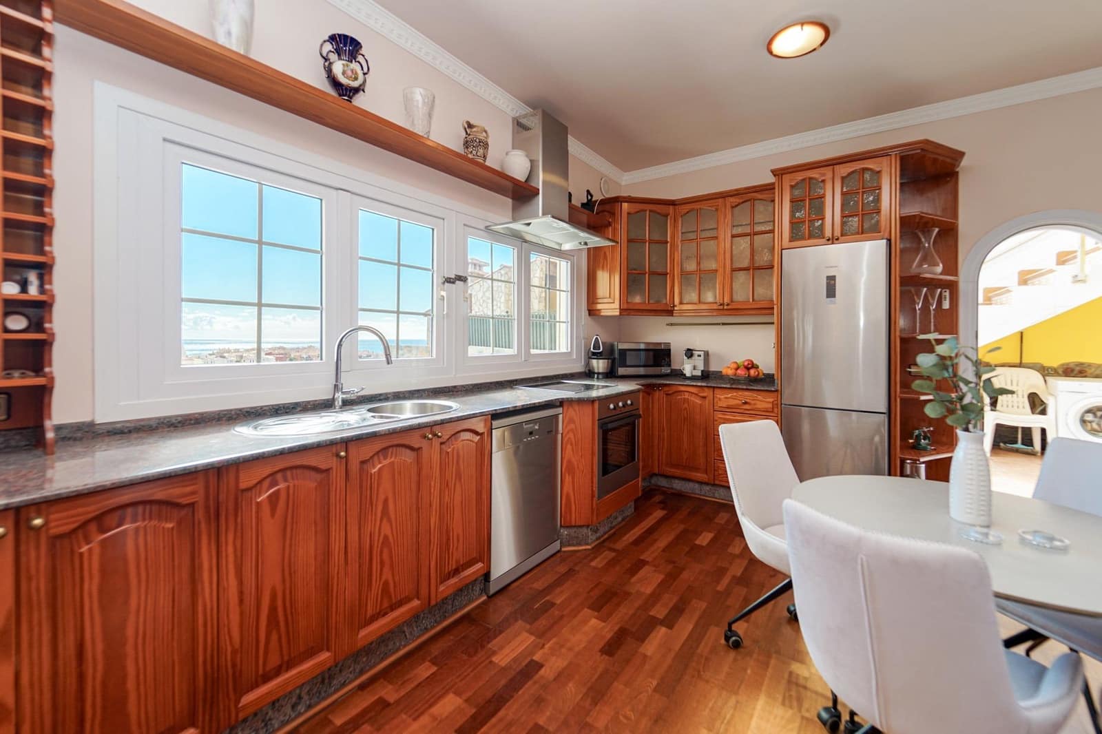 4 bedroom Villa for sale in Arguineguin with pool garage - € 1,050,000 (Ref: 8696367)