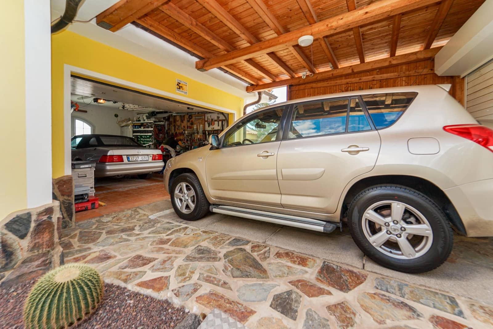 4 bedroom Villa for sale in Arguineguin with pool garage - € 1,050,000 (Ref: 8696367)