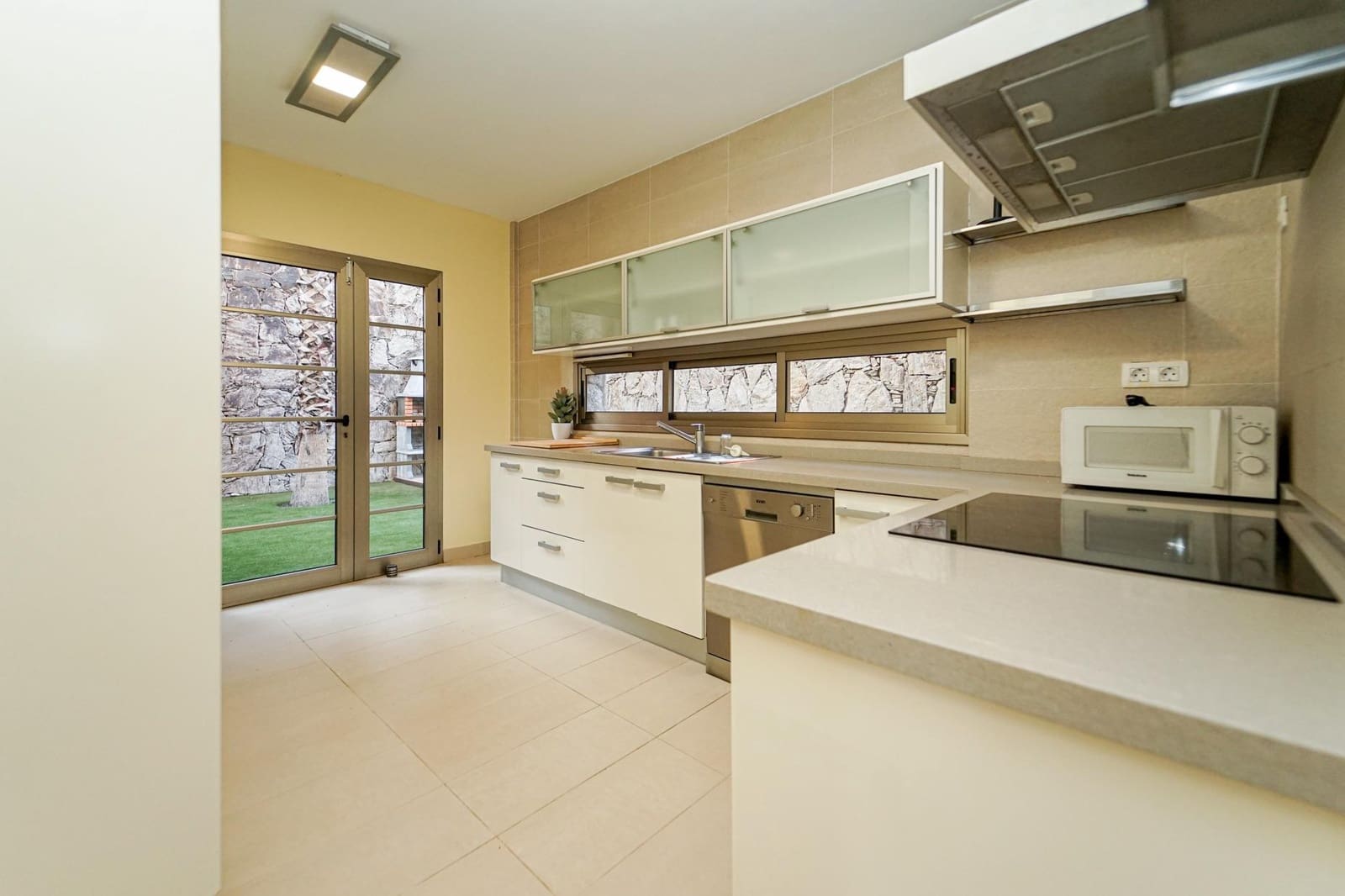 4 soverom Villa til salgs i Mogan med garasje - € 828 000 (Ref: 8713295)