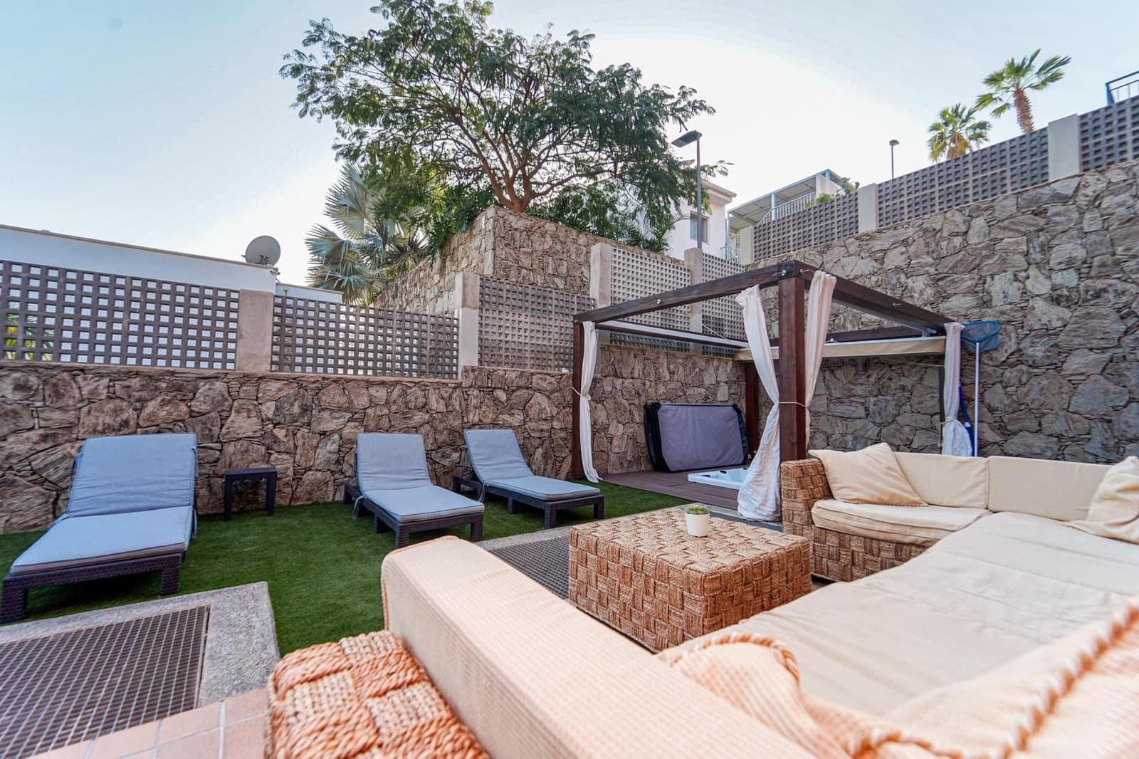 4 soverom Villa til salgs i Mogan med garasje - € 828 000 (Ref: 8713295)