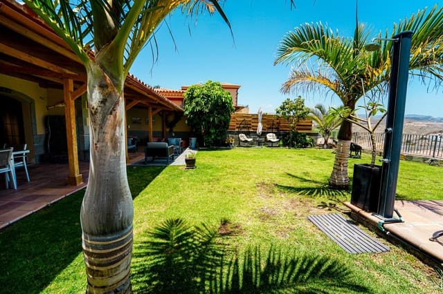 6 slaapkamer Villa te koop in Salobre Golf, San Bartolomé de Tirajana met zwembad garage - € 988.000 (Ref: 9033194)