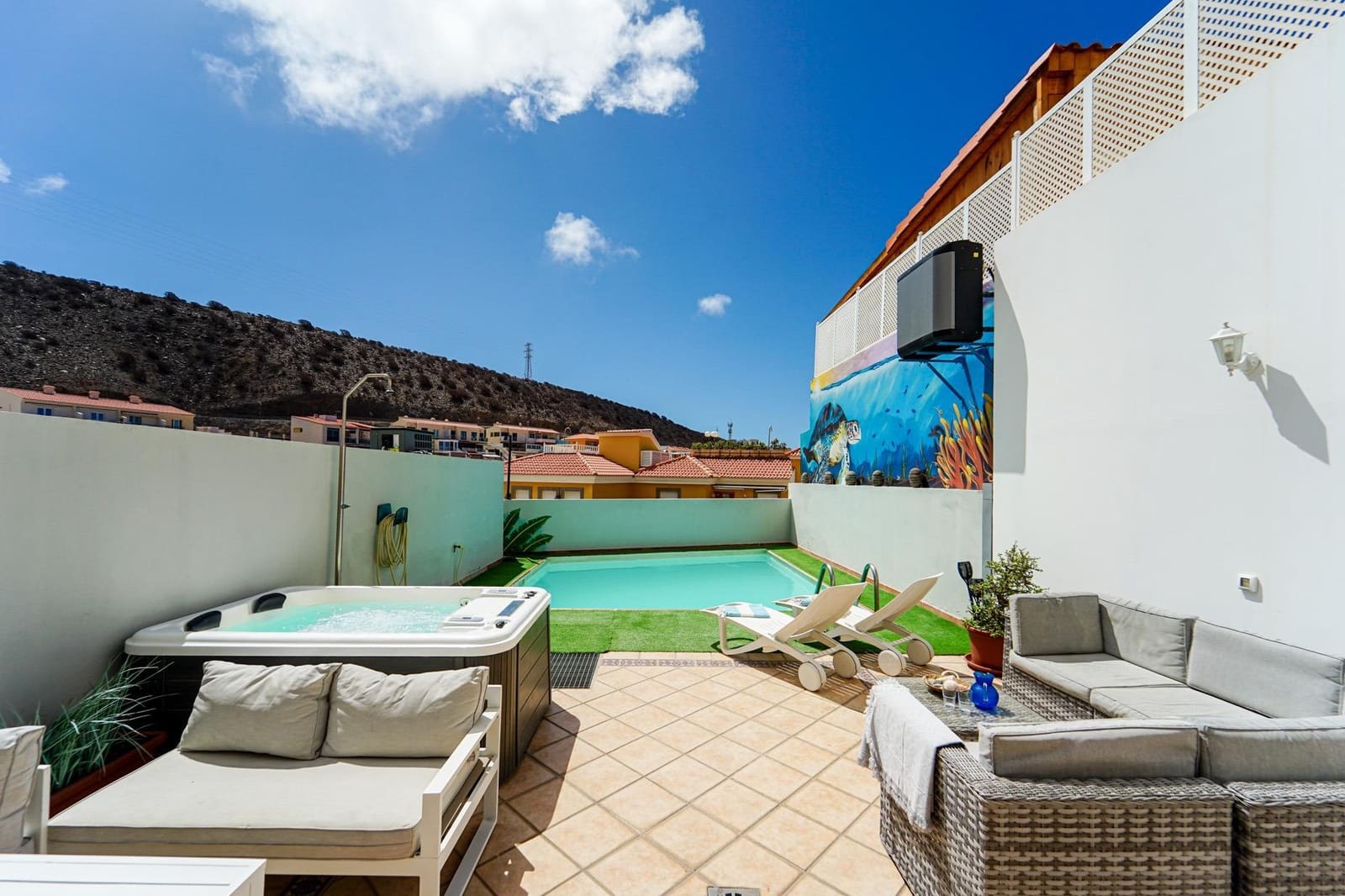 6 soveværelse Rækkehus til salg i Mogan med swimmingpool garage - € 799.000 (Ref: 9152415)