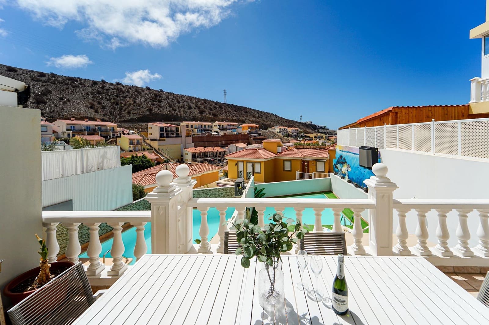 6 soveværelse Rækkehus til salg i Mogan med swimmingpool garage - € 799.000 (Ref: 9152415)