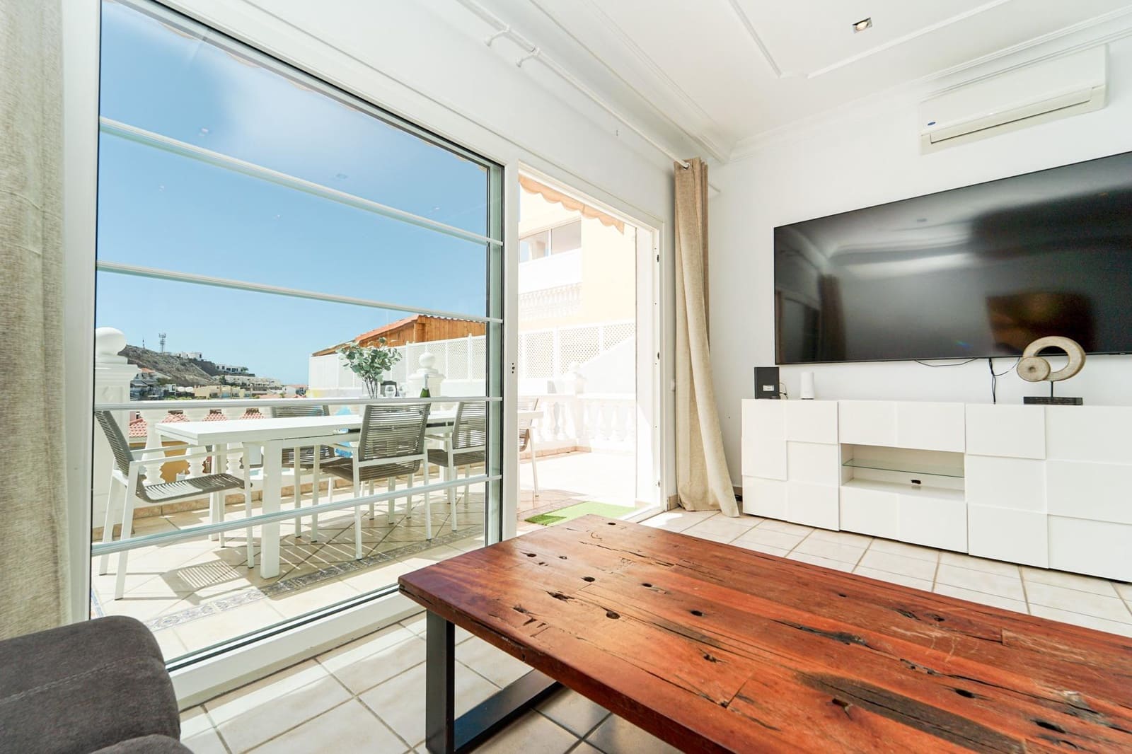 6 soveværelse Rækkehus til salg i Mogan med swimmingpool garage - € 799.000 (Ref: 9152415)