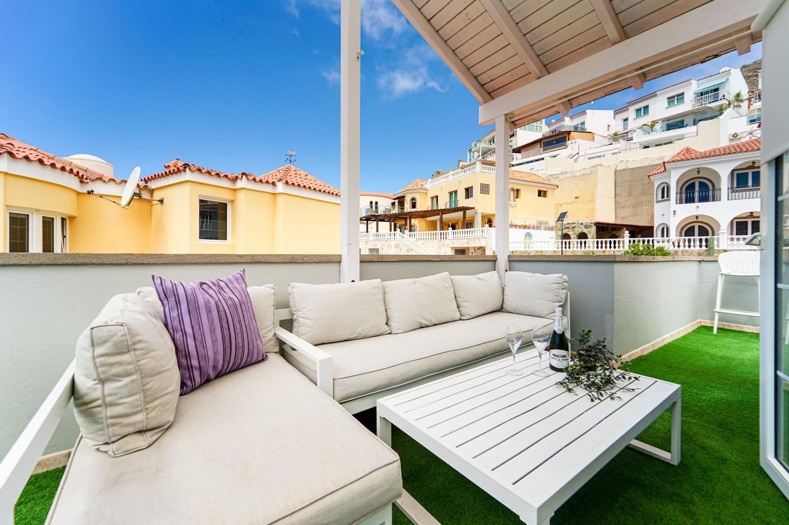 6 soveværelse Rækkehus til salg i Mogan med swimmingpool garage - € 799.000 (Ref: 9152415)