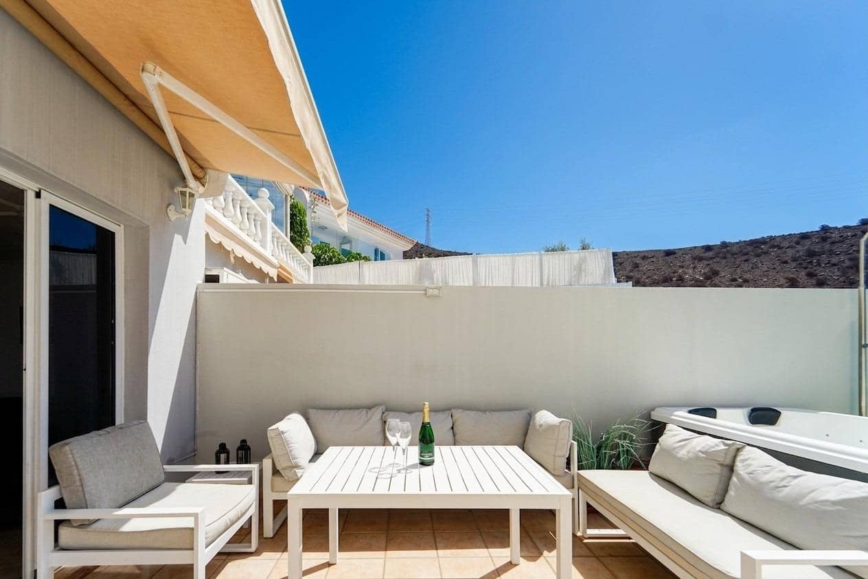 6 soveværelse Rækkehus til salg i Mogan med swimmingpool garage - € 799.000 (Ref: 9152415)