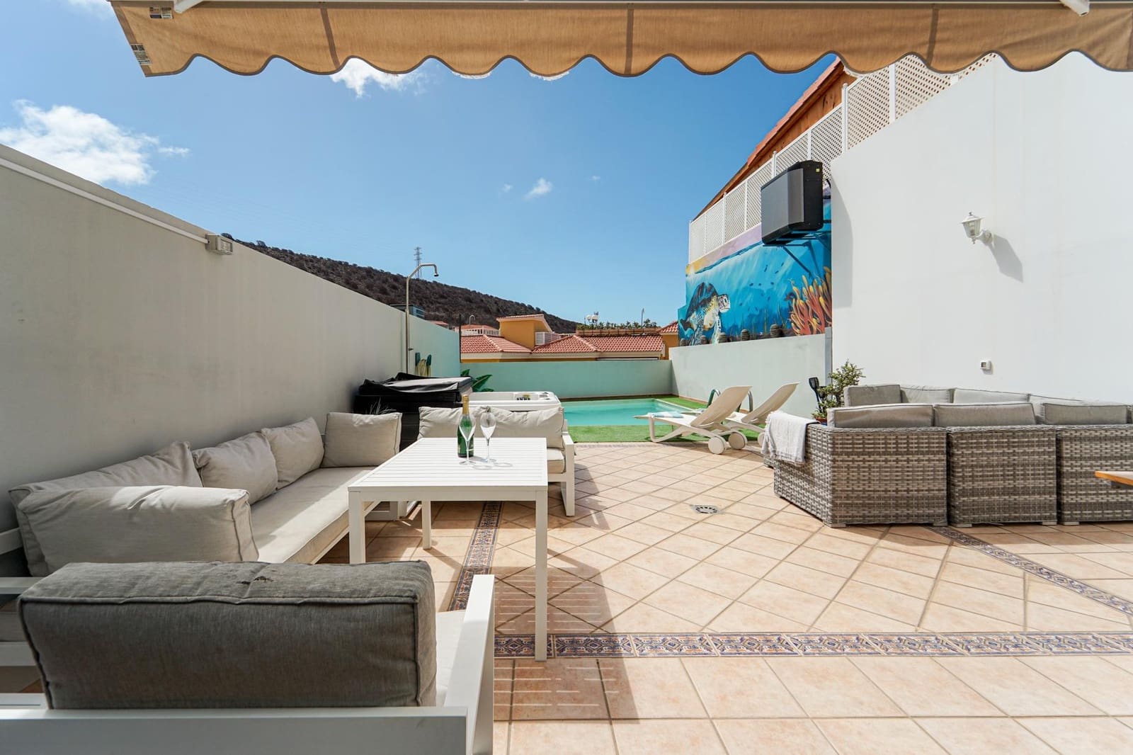 6 soveværelse Rækkehus til salg i Mogan med swimmingpool garage - € 799.000 (Ref: 9152415)