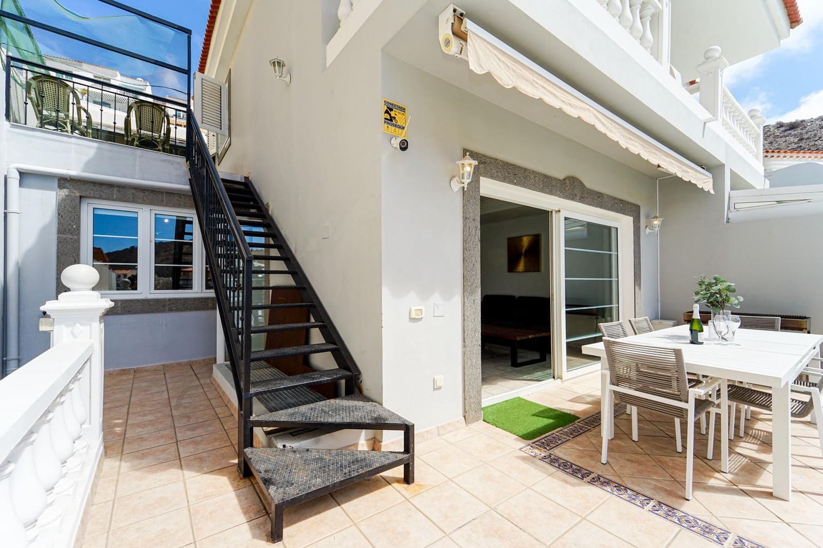 6 soveværelse Rækkehus til salg i Mogan med swimmingpool garage - € 799.000 (Ref: 9152415)