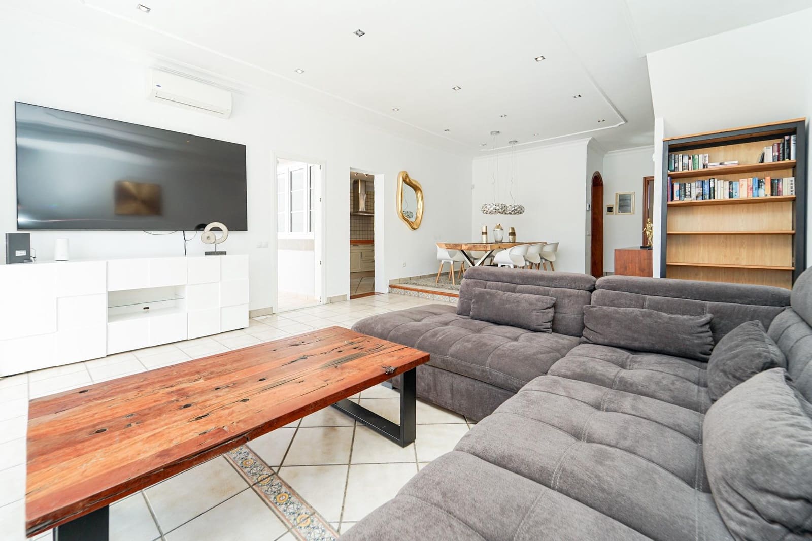 6 soveværelse Rækkehus til salg i Mogan med swimmingpool garage - € 799.000 (Ref: 9152415)