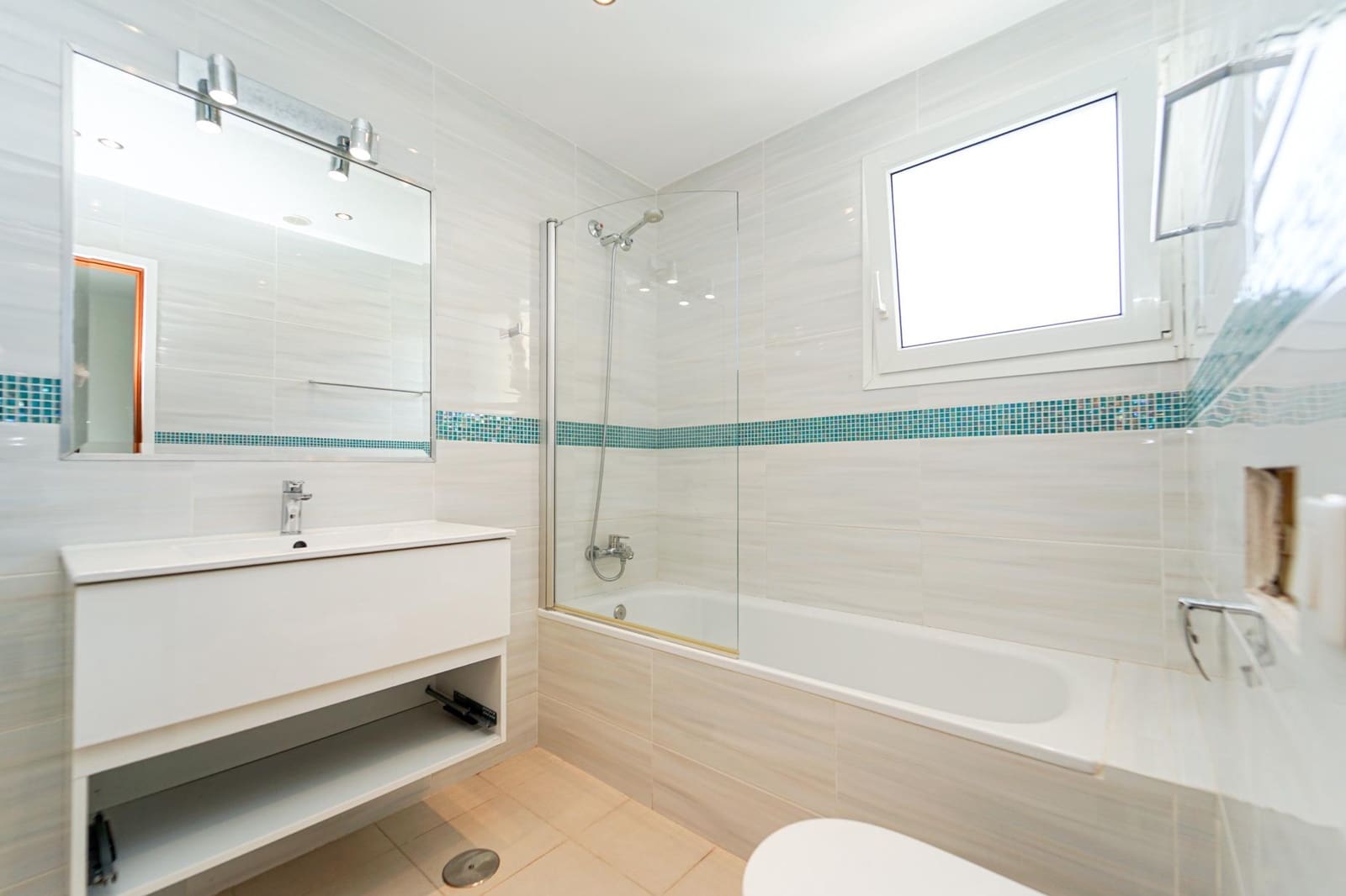 6 soveværelse Rækkehus til salg i Mogan med swimmingpool garage - € 799.000 (Ref: 9152415)