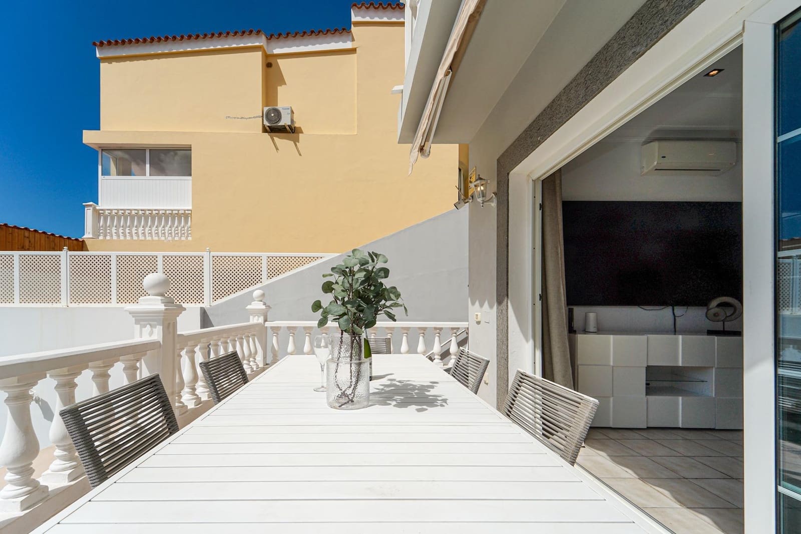 6 soveværelse Rækkehus til salg i Mogan med swimmingpool garage - € 799.000 (Ref: 9152415)