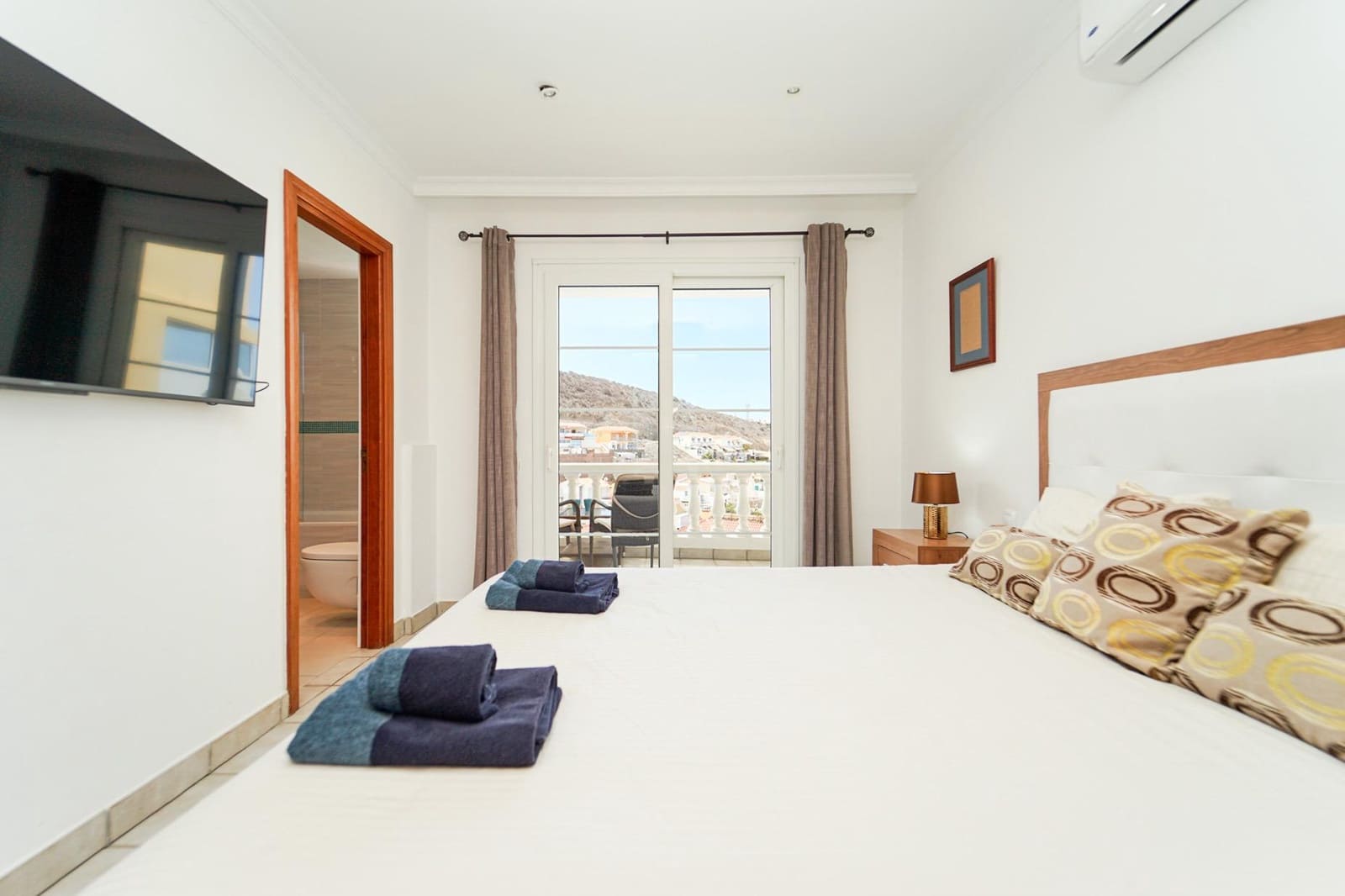 6 soveværelse Rækkehus til salg i Mogan med swimmingpool garage - € 799.000 (Ref: 9152415)