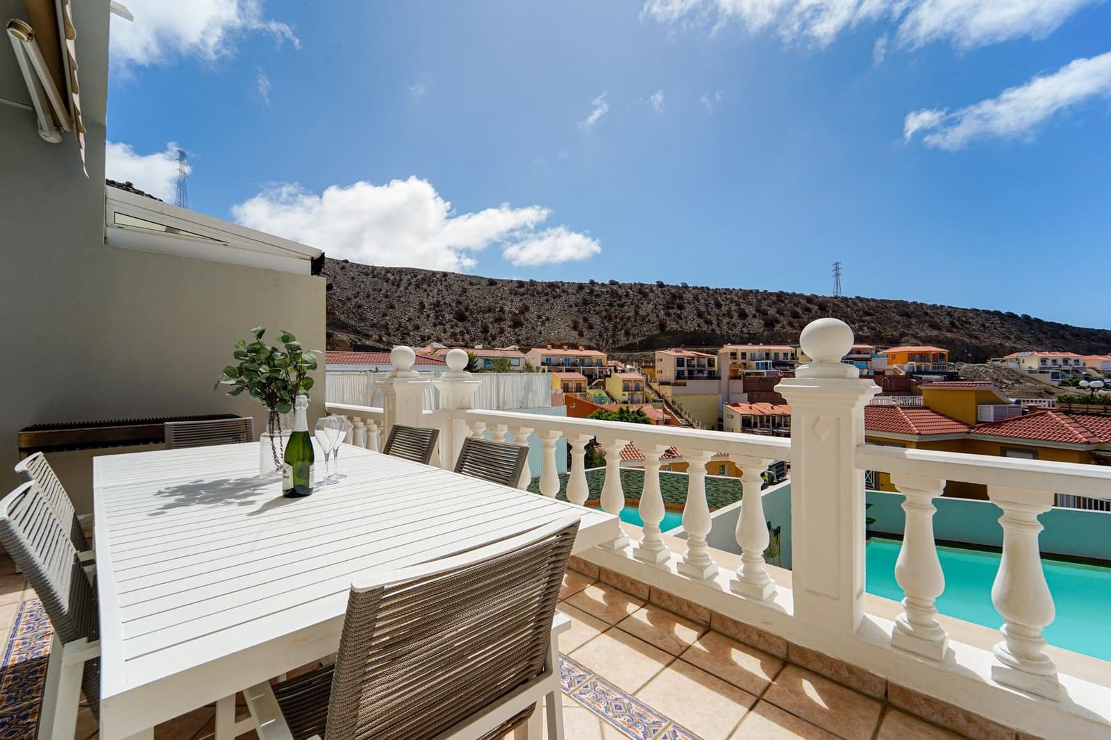 6 soveværelse Rækkehus til salg i Mogan med swimmingpool garage - € 799.000 (Ref: 9152415)