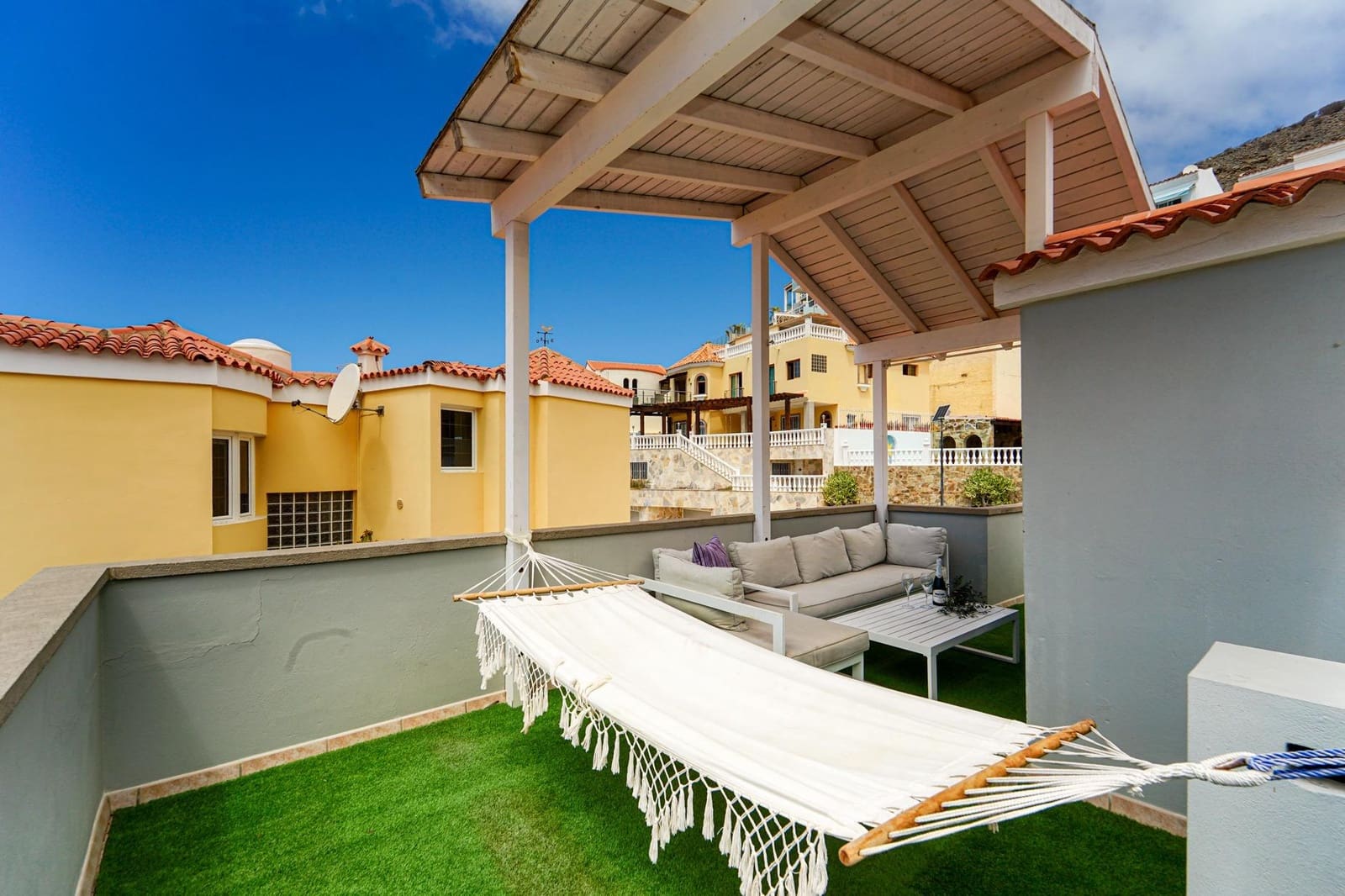 6 soveværelse Rækkehus til salg i Mogan med swimmingpool garage - € 799.000 (Ref: 9152415)