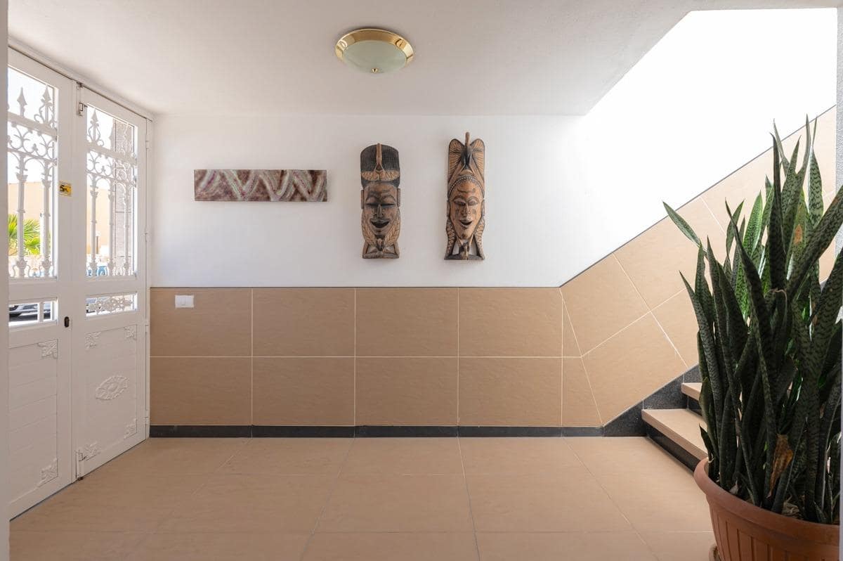 5 soverom Kjedet enebolig til salgs i Mogan med svømmebasseng garasje - € 1 150 000 (Ref: 9347670)