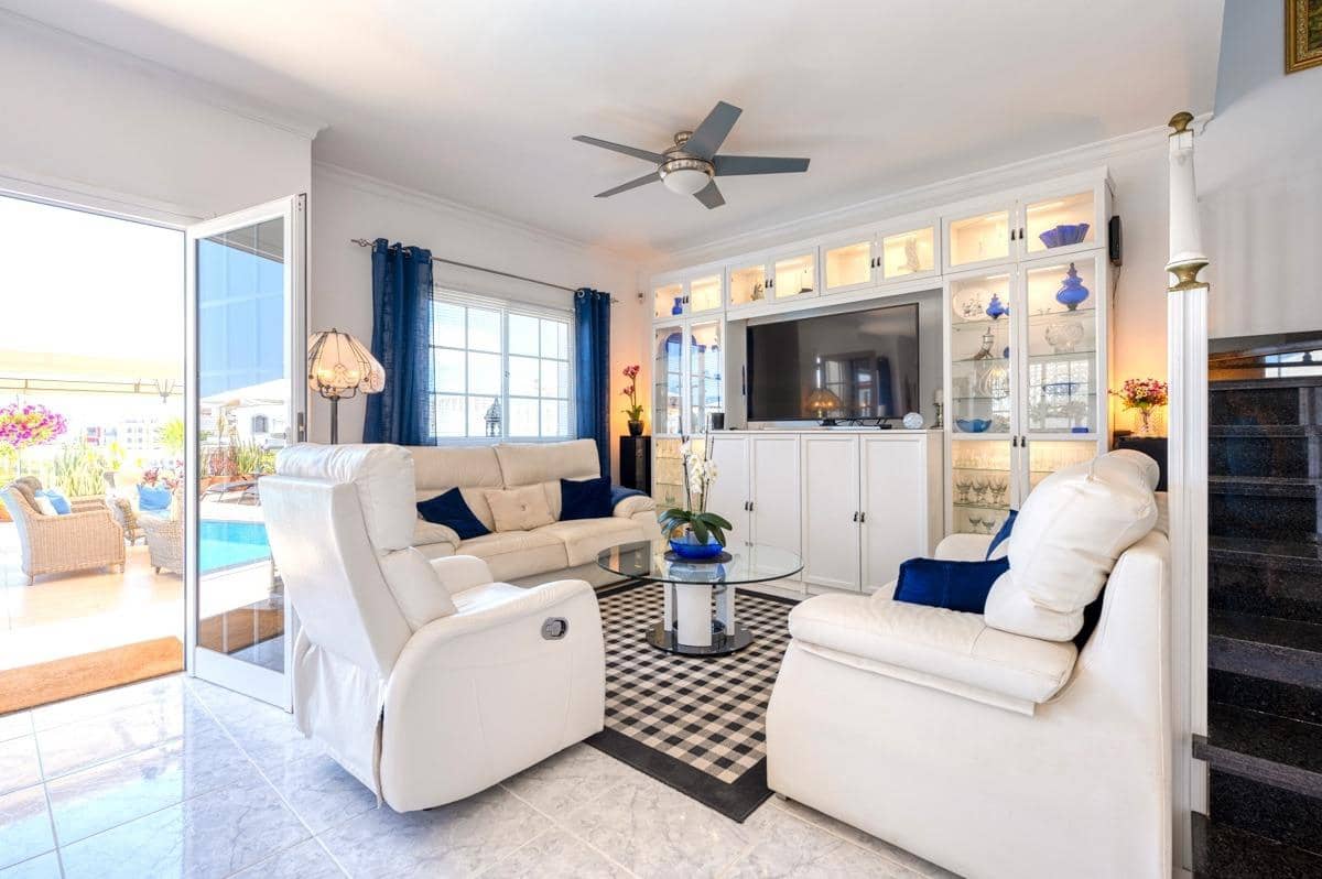 5 soverom Kjedet enebolig til salgs i Mogan med svømmebasseng garasje - € 1 150 000 (Ref: 9347670)