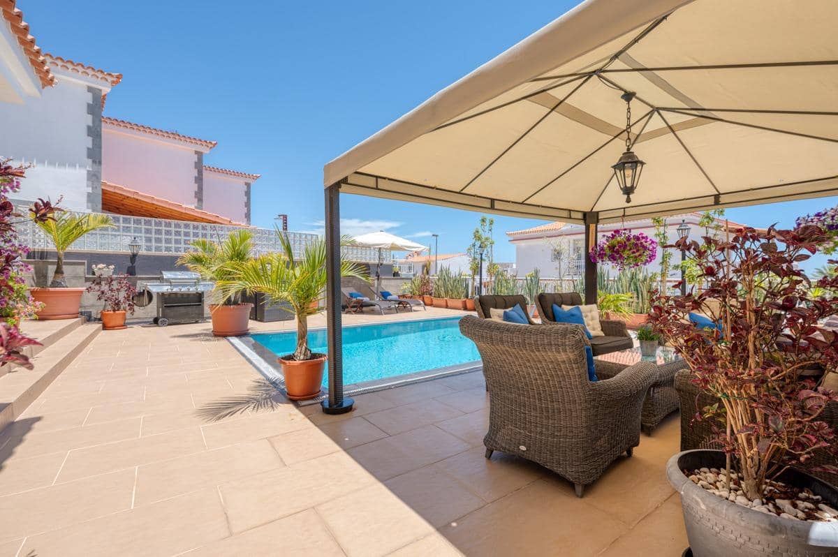 5 soverom Kjedet enebolig til salgs i Mogan med svømmebasseng garasje - € 1 150 000 (Ref: 9347670)