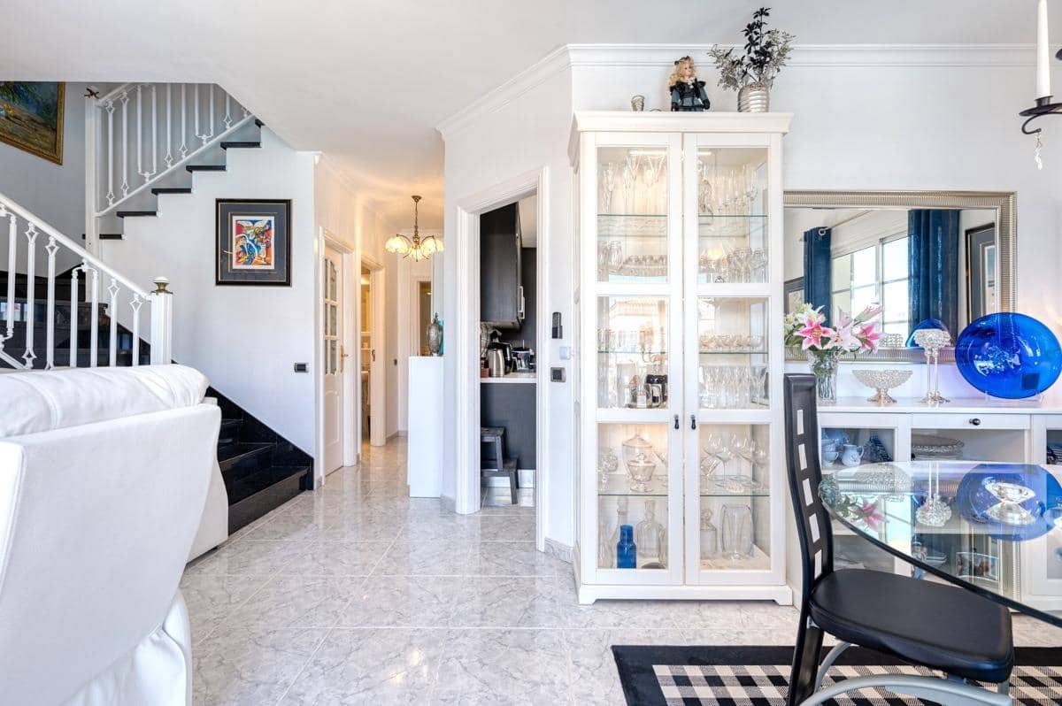 5 soverom Kjedet enebolig til salgs i Mogan med svømmebasseng garasje - € 1 150 000 (Ref: 9347670)