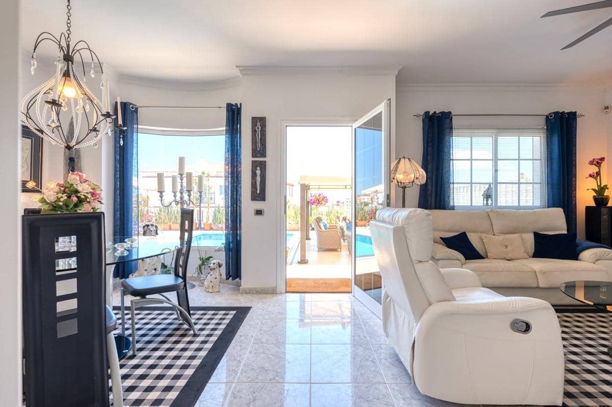 5 soverom Kjedet enebolig til salgs i Mogan med svømmebasseng garasje - € 1 150 000 (Ref: 9347670)