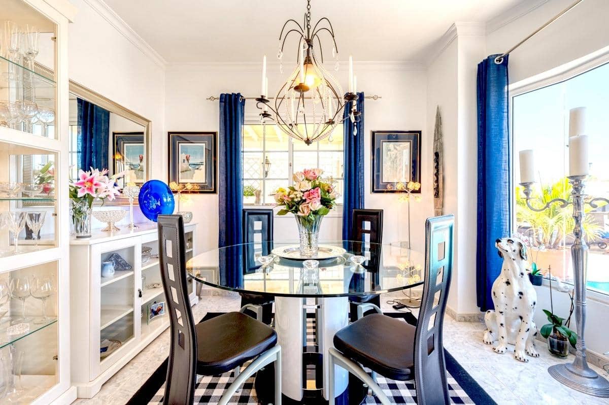 5 soverom Kjedet enebolig til salgs i Mogan med svømmebasseng garasje - € 1 150 000 (Ref: 9347670)