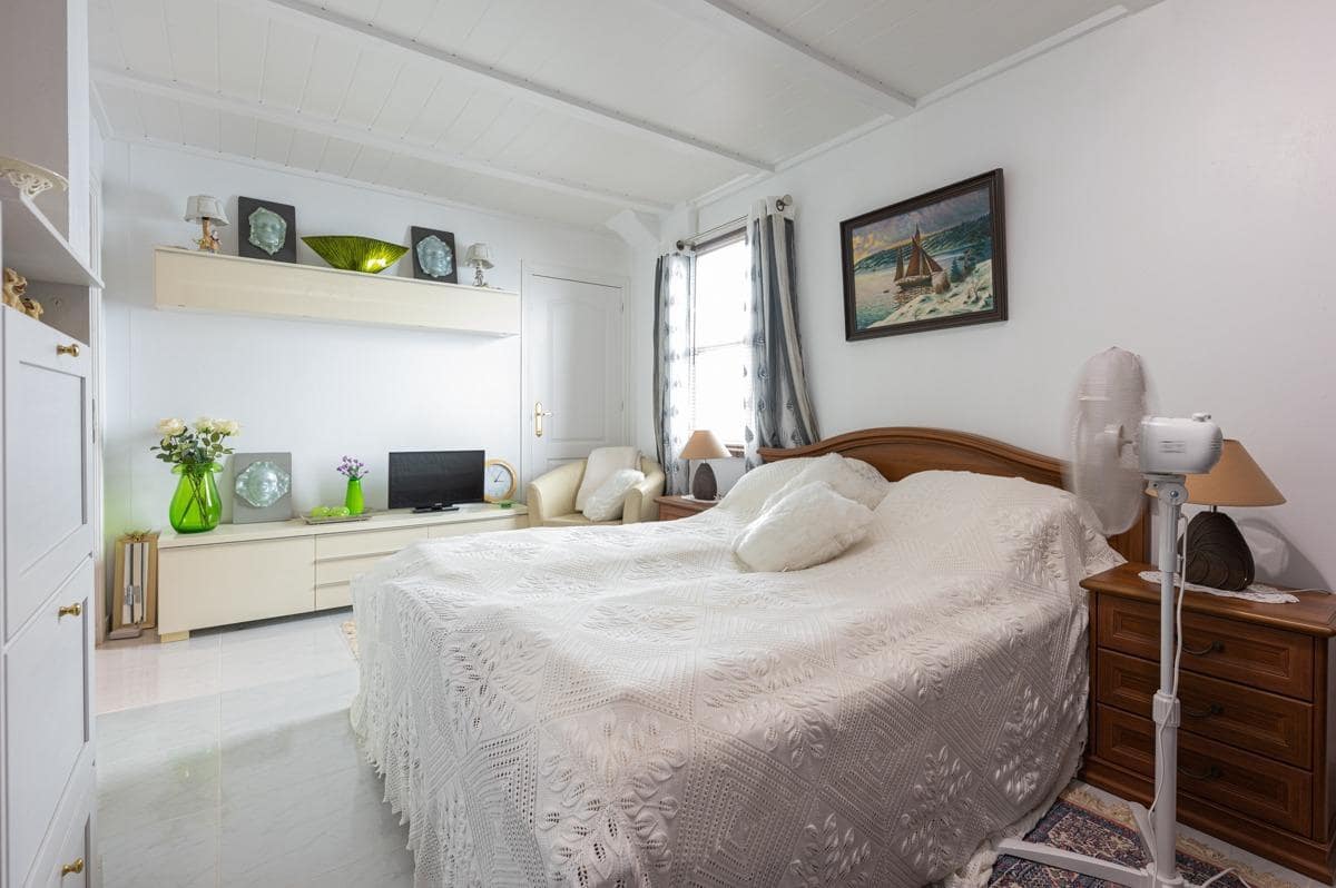 5 soverom Kjedet enebolig til salgs i Mogan med svømmebasseng garasje - € 1 150 000 (Ref: 9347670)