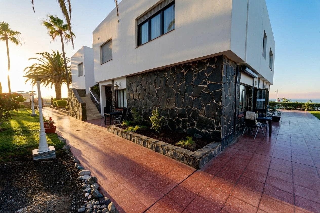 1 bedroom Apartment for sale in Puerto Rico with pool - € 195,000 (Ref: 9702388)