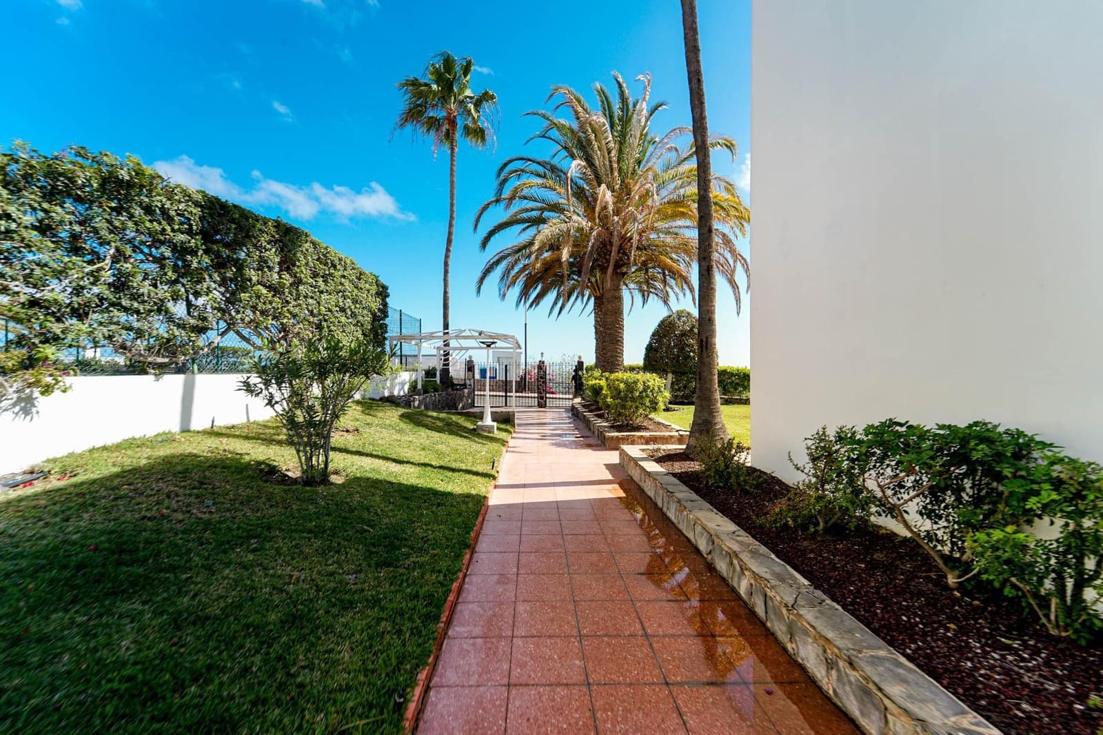 1 bedroom Apartment for sale in Puerto Rico with pool - € 195,000 (Ref: 9702388)