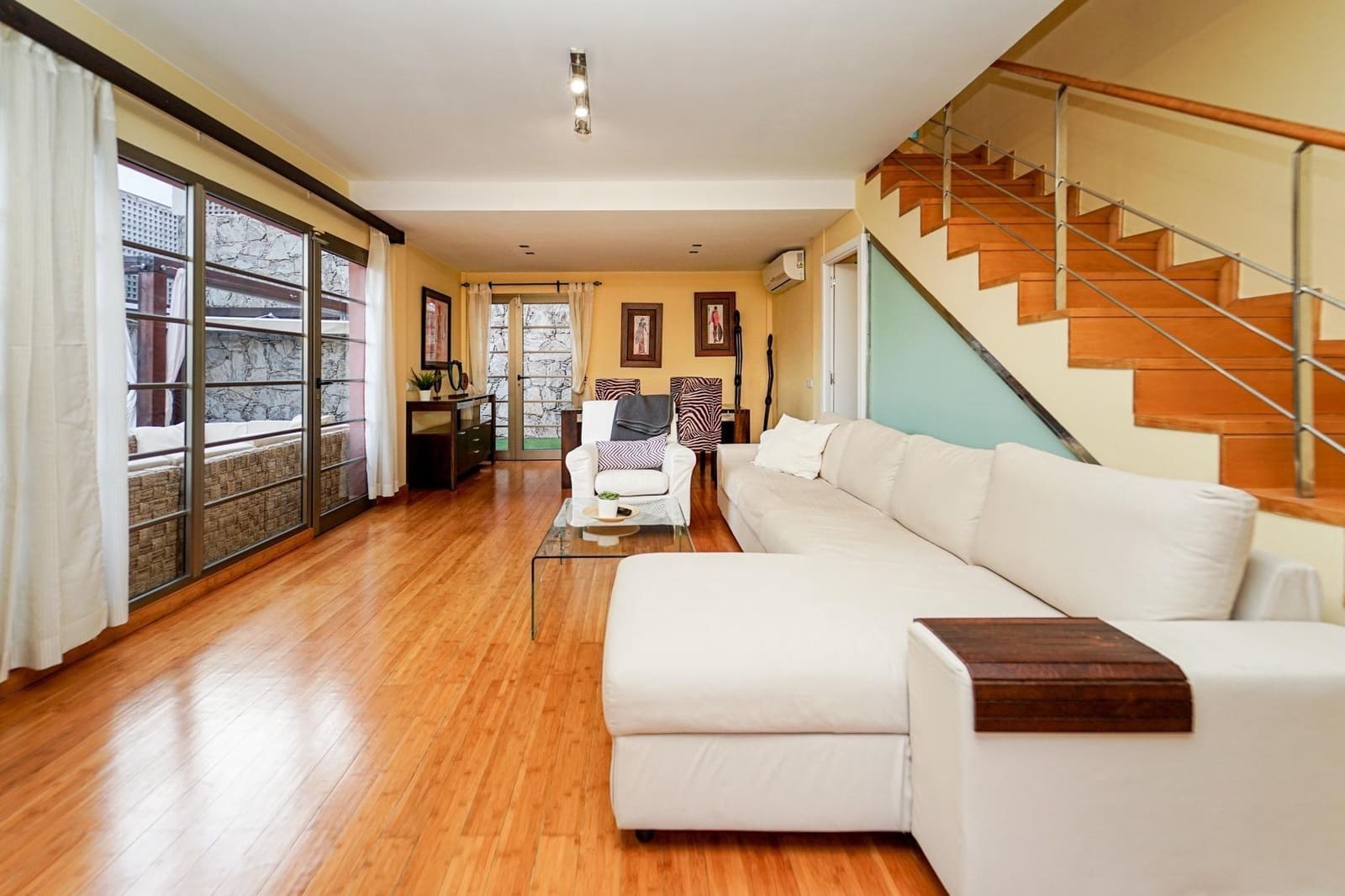 4 bedroom Villa for sale in Mogan with garage - € 795,000 (Ref: 9920629)