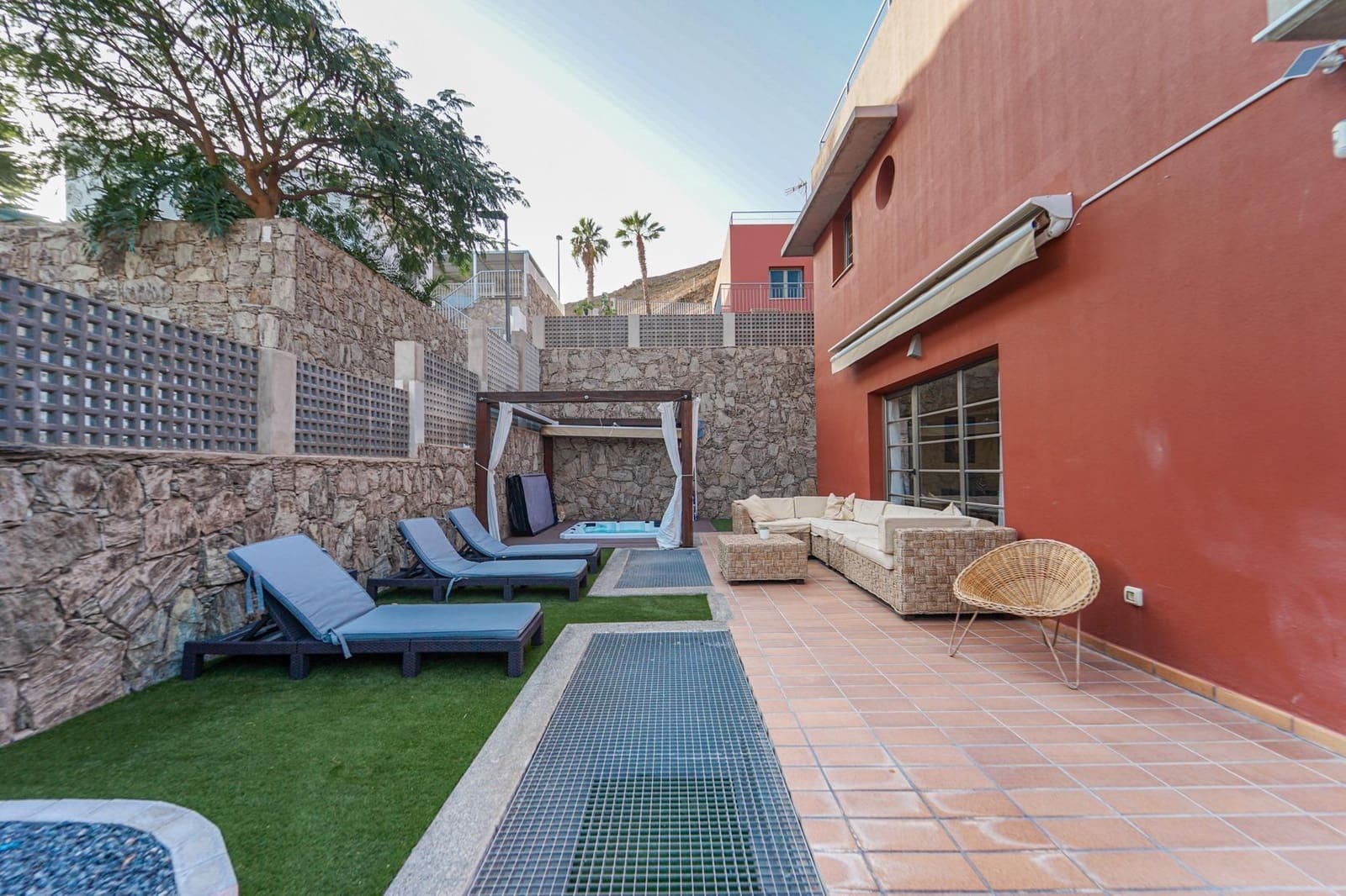 4 bedroom Villa for sale in Mogan with garage - € 795,000 (Ref: 9920629)