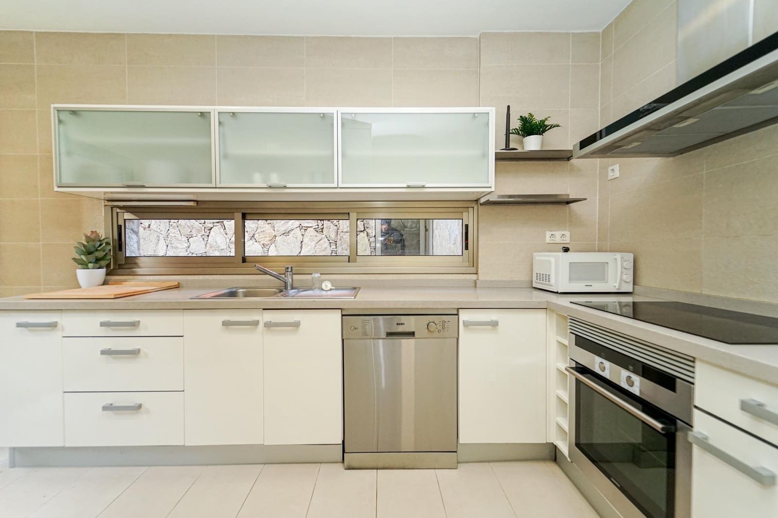 4 bedroom Villa for sale in Mogan with garage - € 795,000 (Ref: 9920629)