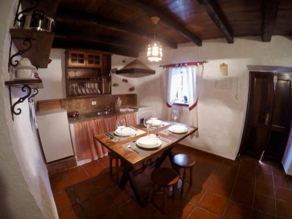 4 slaapkamer Finca/Landhuis te koop in Los Silos met garage - € 380.000 (Ref: 9567897)