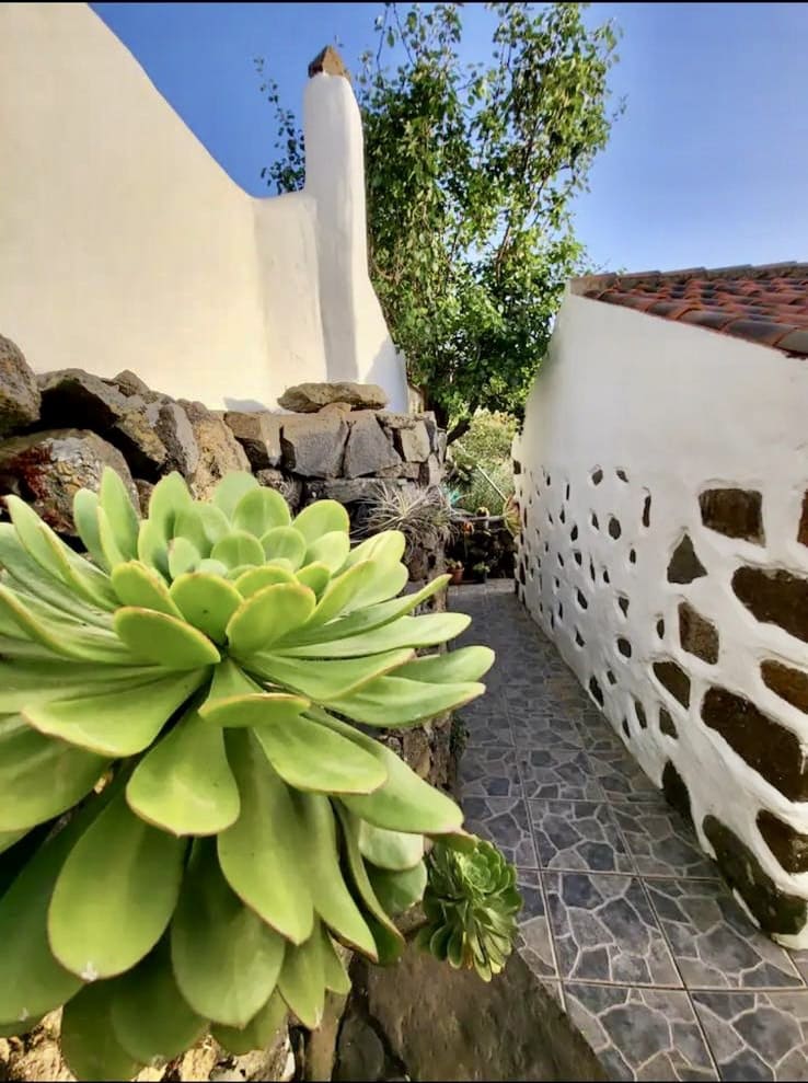 4 slaapkamer Finca/Landhuis te koop in Los Silos met garage - € 380.000 (Ref: 9567897)