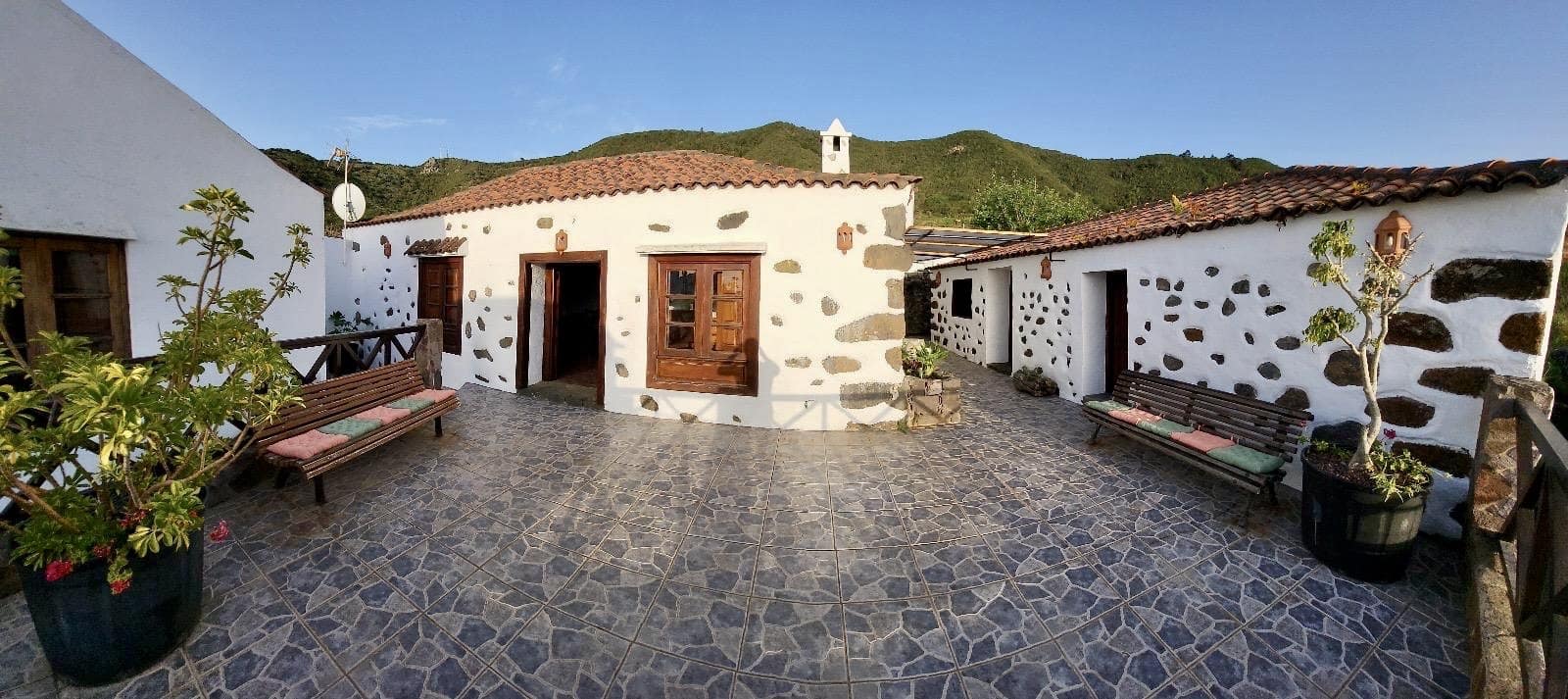 4 slaapkamer Finca/Landhuis te koop in Los Silos met garage - € 380.000 (Ref: 9567897)