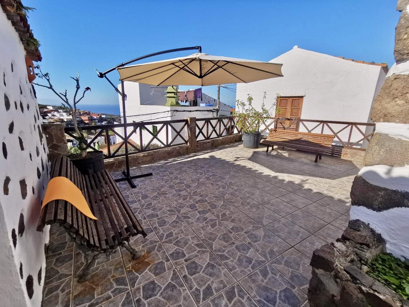 4 slaapkamer Finca/Landhuis te koop in Los Silos met garage - € 380.000 (Ref: 9567897)