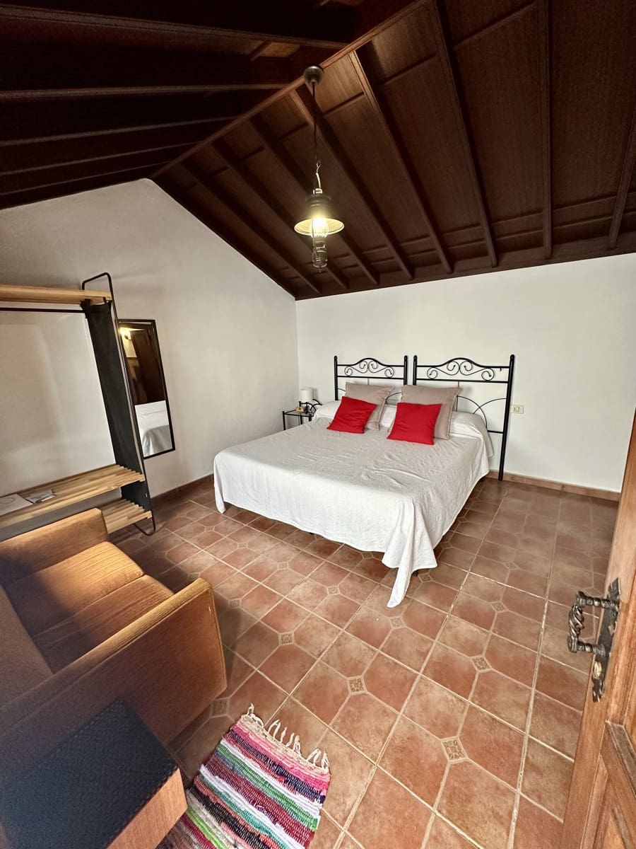 4 slaapkamer Finca/Landhuis te koop in Los Silos met garage - € 380.000 (Ref: 9567897)