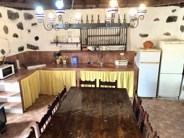 4 soveværelse Finca/Landehus til salg i Los Silos med garage - € 380.000 (Ref: 9567897)