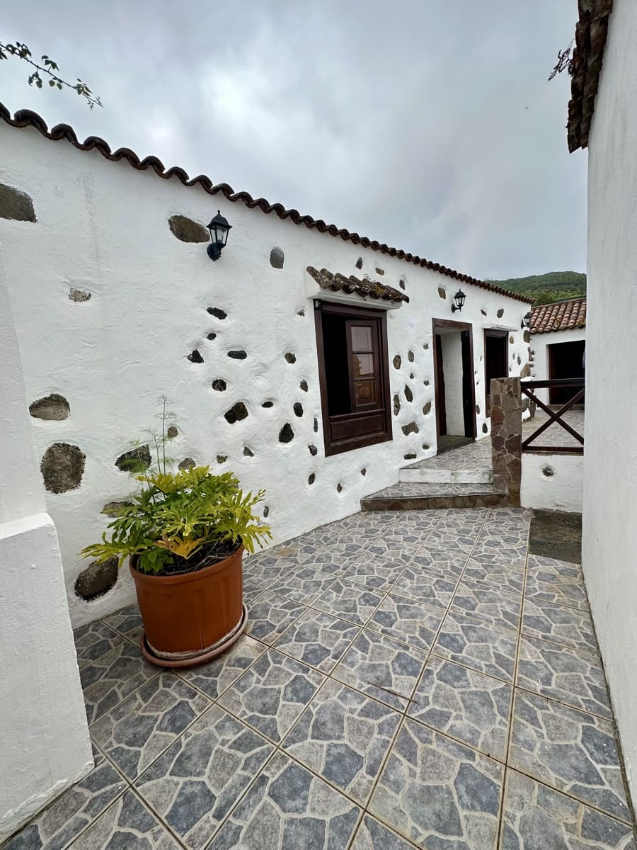 4 slaapkamer Finca/Landhuis te koop in Los Silos met garage - € 380.000 (Ref: 9567897)