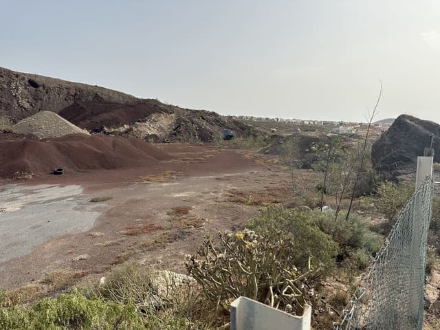 Grond te koop in San Isidro de Abona, Granadilla de Abona - € 12.500.000 (Ref: 9568085)