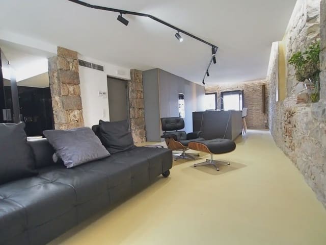 Apartamento de 2 habitaciones en Girona ciudad en alquiler - 2.100 € (Ref: 10023180)