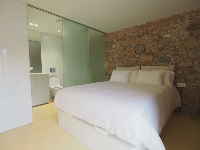 Apartamento de 2 habitaciones en Girona ciudad en alquiler - 2.100 € (Ref: 10023180)