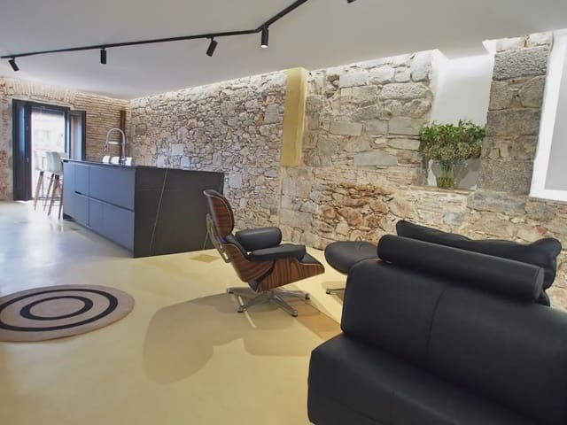 Apartamento de 2 habitaciones en Girona ciudad en alquiler - 2.100 € (Ref: 10023180)