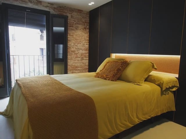 Apartamento de 2 habitaciones en Girona ciudad en alquiler - 2.100 € (Ref: 10023180)