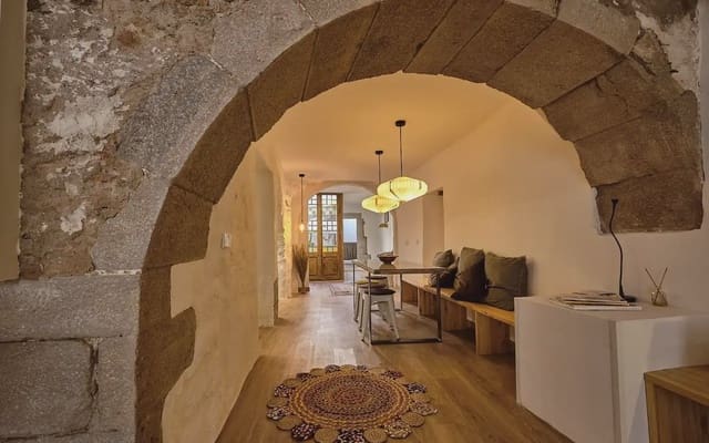 2 quarto Casa em Banda para arrendar em Girona cidade - 2 000 € (Ref: 10023259)
