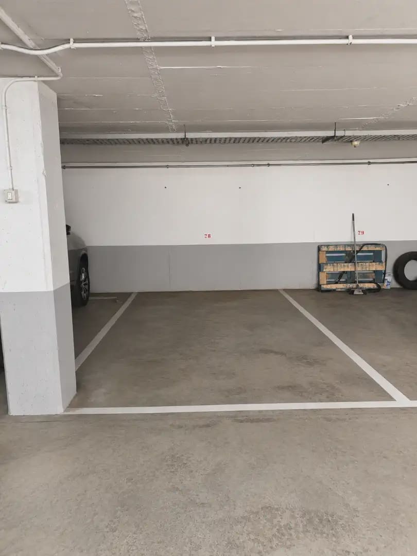 3 slaapkamer Flat te koop in Salt met zwembad garage - € 315.000 (Ref: 10044148)