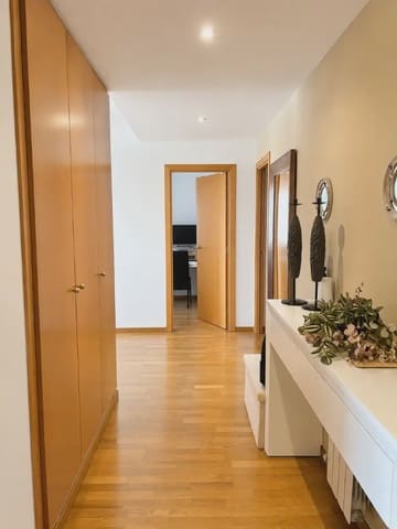 3 slaapkamer Flat te koop in Salt met zwembad garage - € 315.000 (Ref: 10044148)
