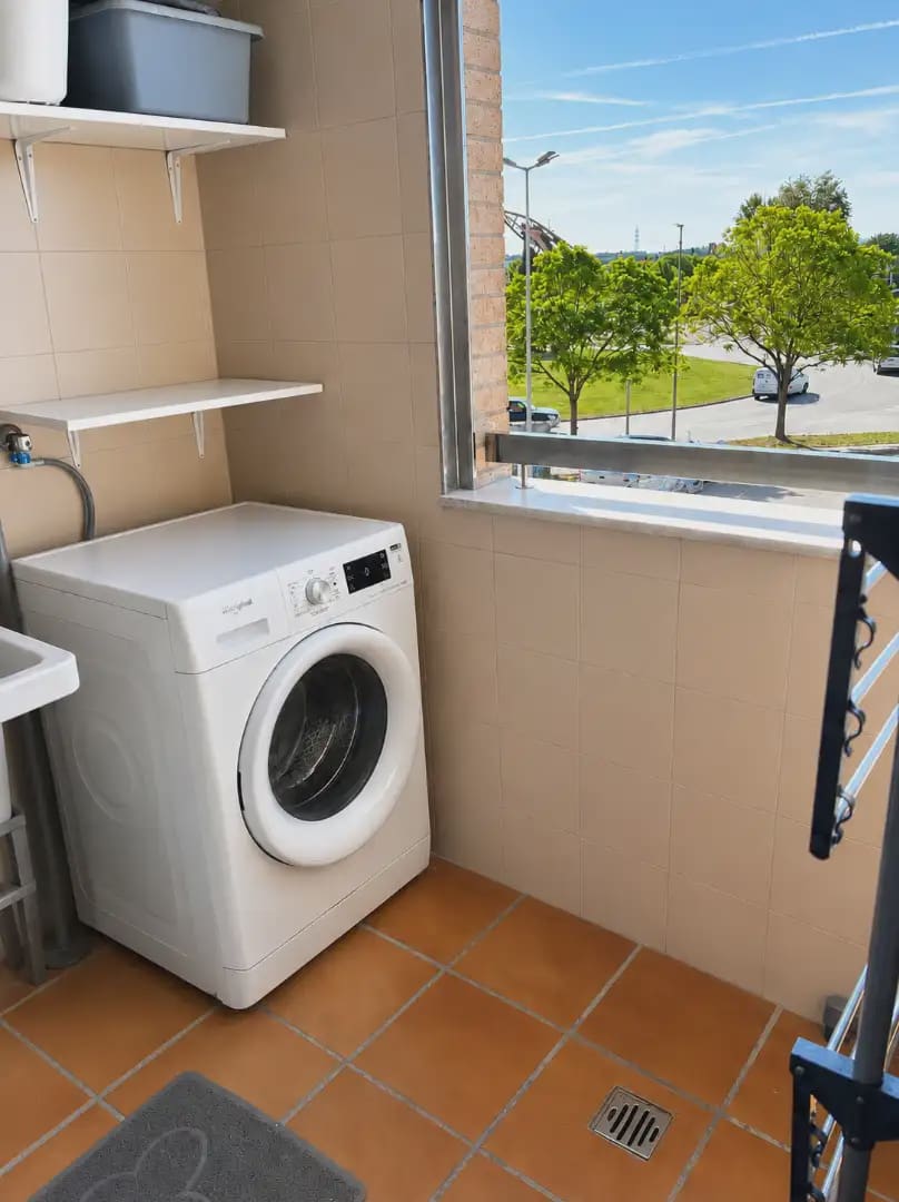 3 slaapkamer Flat te koop in Salt met zwembad garage - € 315.000 (Ref: 10044148)