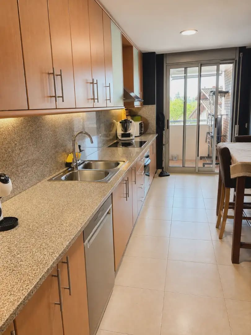 3 slaapkamer Flat te koop in Salt met zwembad garage - € 315.000 (Ref: 10044148)
