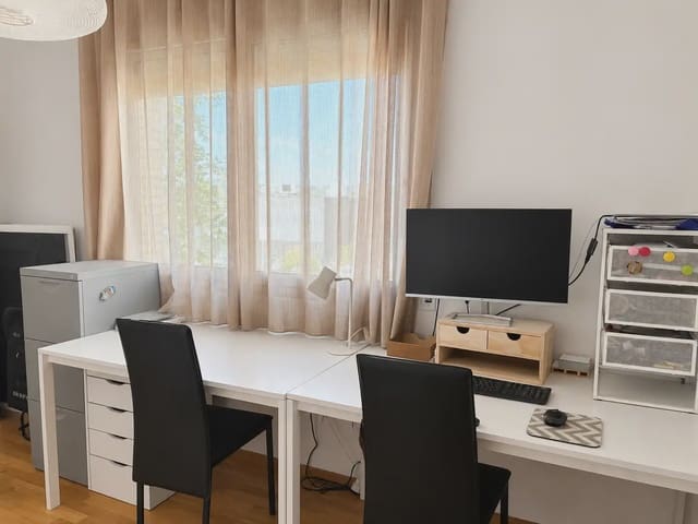 3 slaapkamer Flat te koop in Salt met zwembad garage - € 315.000 (Ref: 10044148)